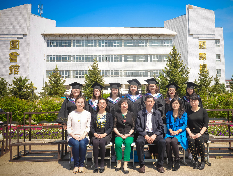 考取硕士研究生同学合影留念.jpg 考取硕士研究生同学合影留念.jpg